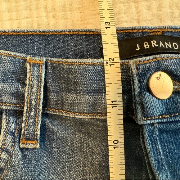 [J BRAND] Gracie High-Rise Cuffed Denim Shorts in ‘Jagger’ - Picture 10 of 11